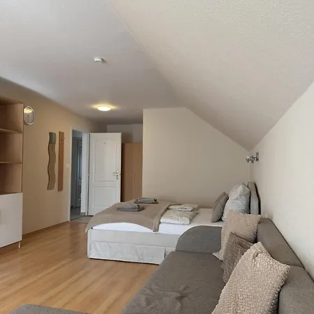 Akacfa Apartament *