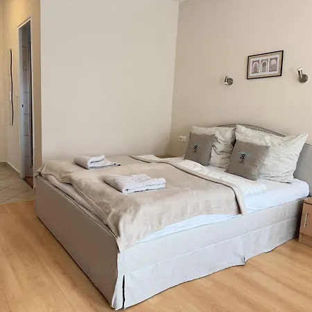 Akacfa Apartament *